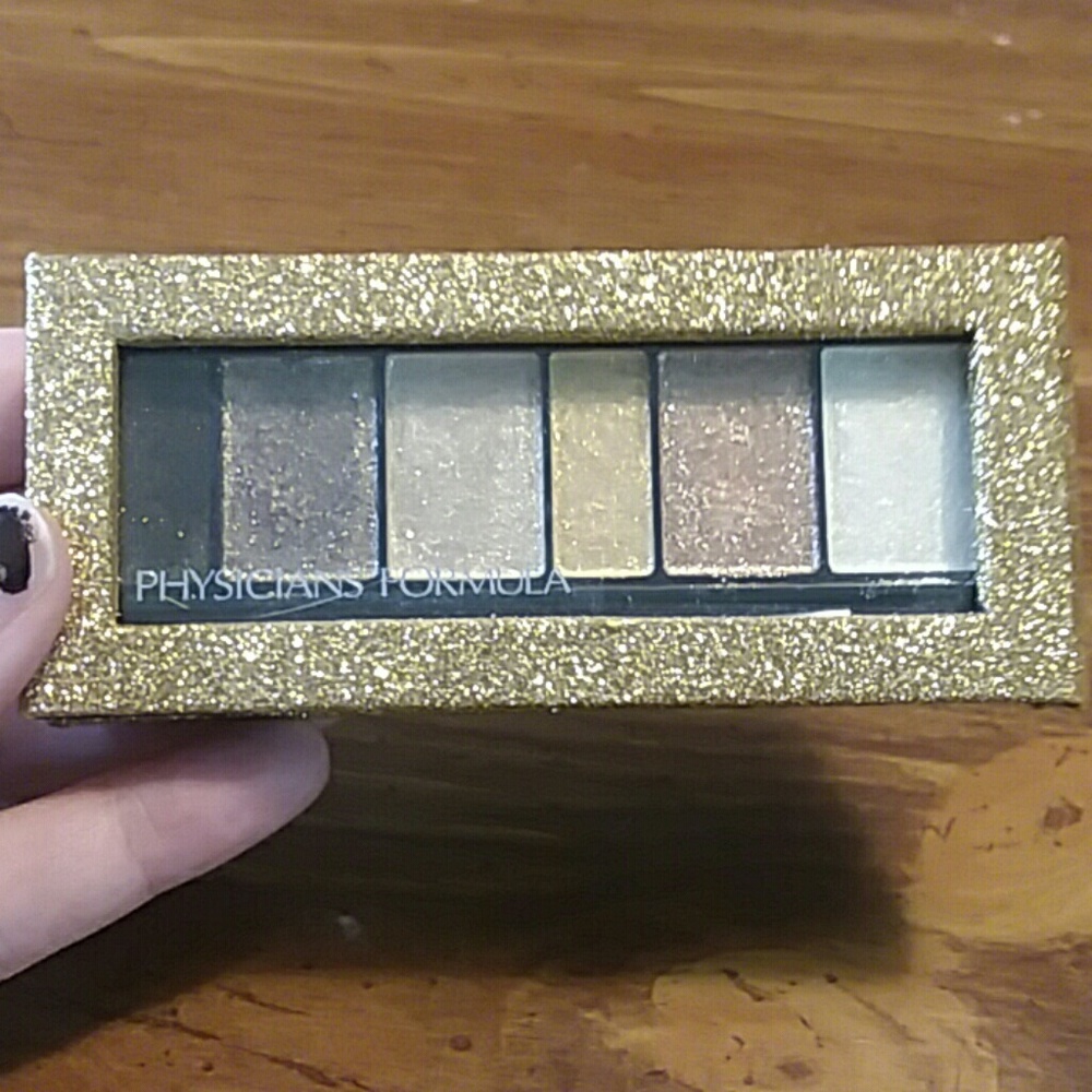Glitter Eye shadows all in one